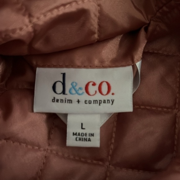 D&Co denim and company Reversible quilted/fuzzy vest women’s Large - Picture 7 of 8